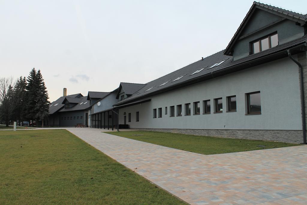 Penzion Bowten Secovce Exterior foto